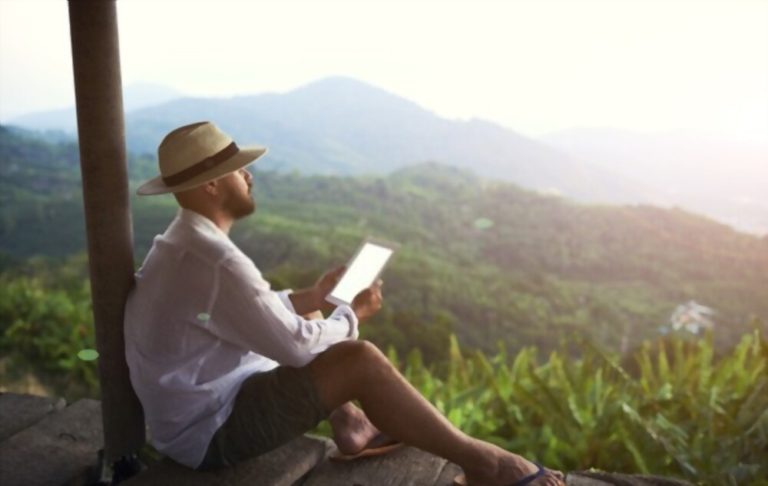 5 Good Books to Read On Your Trips